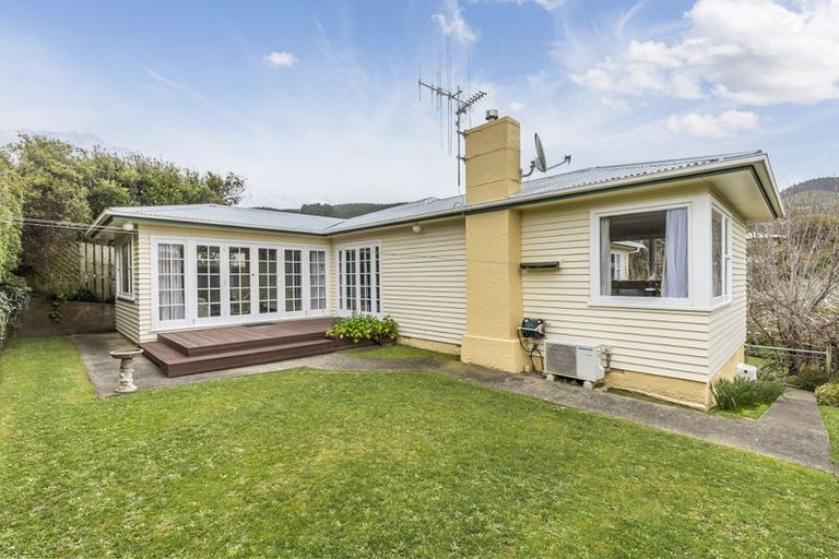 Photo of property in 63 Redwood Avenue, Tawa, Wellington, 5028