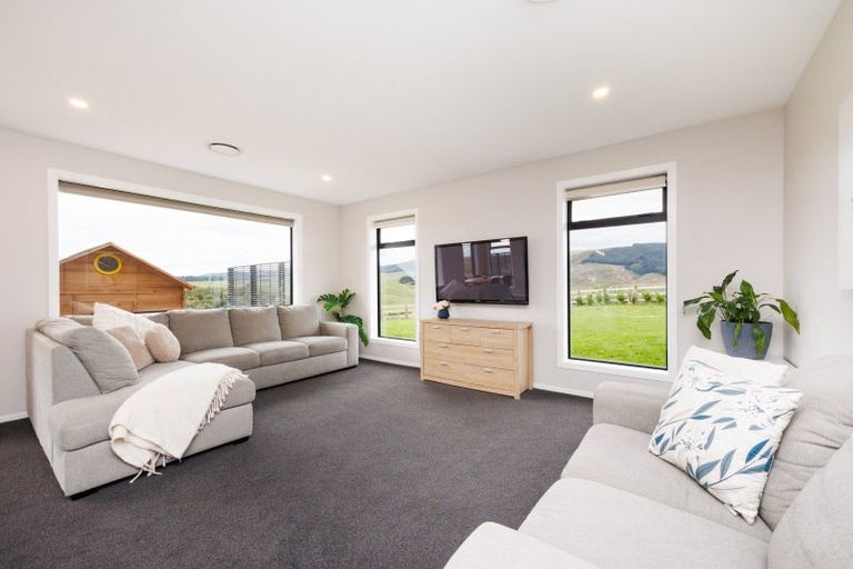 Photo of property in 180 Kingsdale Park Drive, Aokautere, Palmerston North, 4471