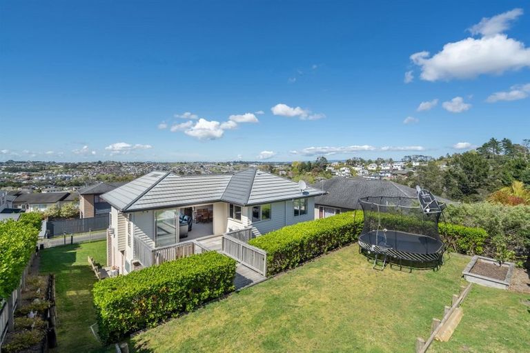 Photo of property in 9 Namsan Close, Fairview Heights, Auckland, 0632