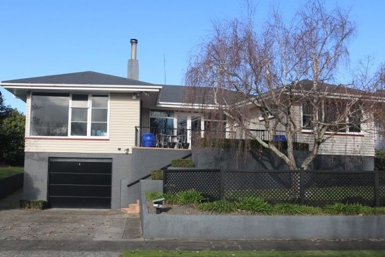Photo of property in 30 Churchill Avenue, Hokowhitu, Palmerston North, 4410