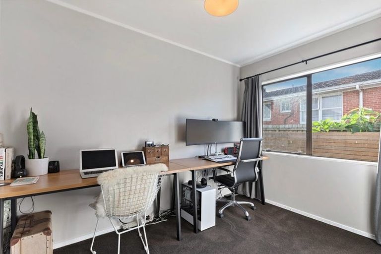 Photo of property in 1/63 Stanley Avenue, Milford, Auckland, 0620