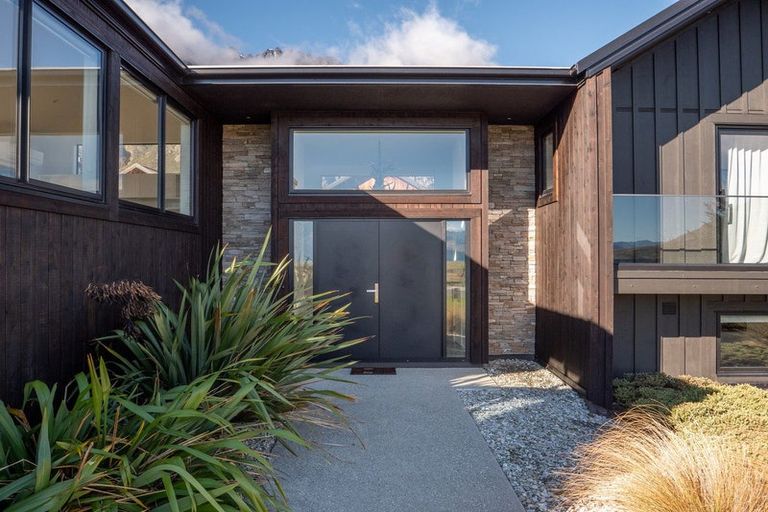 Photo of property in 35 Jacks Point Rise, Jacks Point, Queenstown, 9371