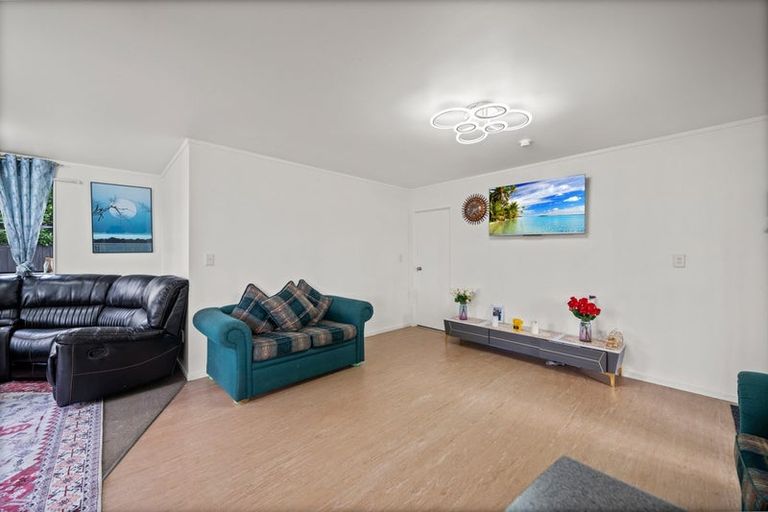 Photo of property in 29 Woodbank Drive, Glen Eden, Auckland, 0602