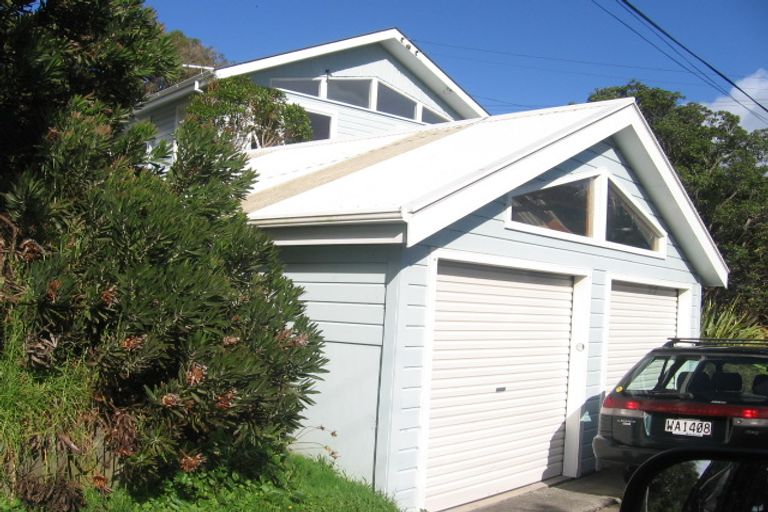 Photo of property in 11 Rakeiora Grove, Korokoro, Lower Hutt, 5012