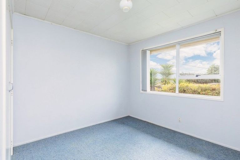 Photo of property in 2/185 Henderson Valley Road, Henderson, Auckland, 0612