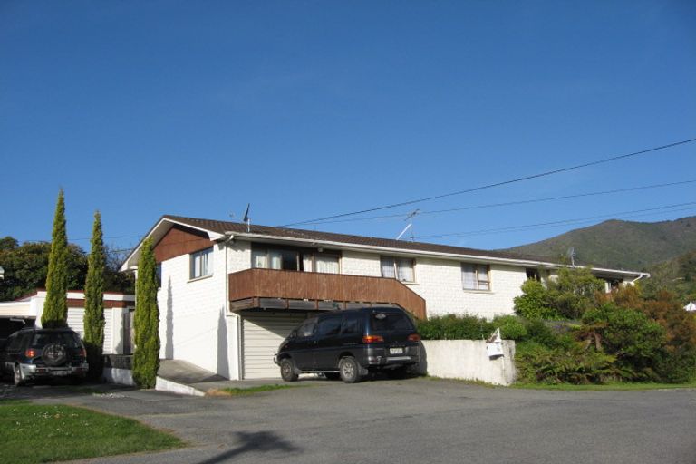 Photo of property in 2-1a Leicester Street, Picton, 7220