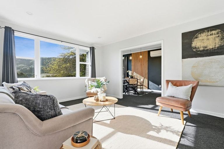 Photo of property in 16 Manor Drive, Stokes Valley, Lower Hutt, 5019