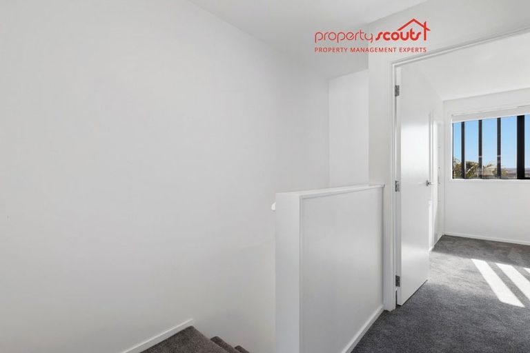 Photo of property in 1/80 Awaroa Road, Sunnyvale, Auckland, 0612