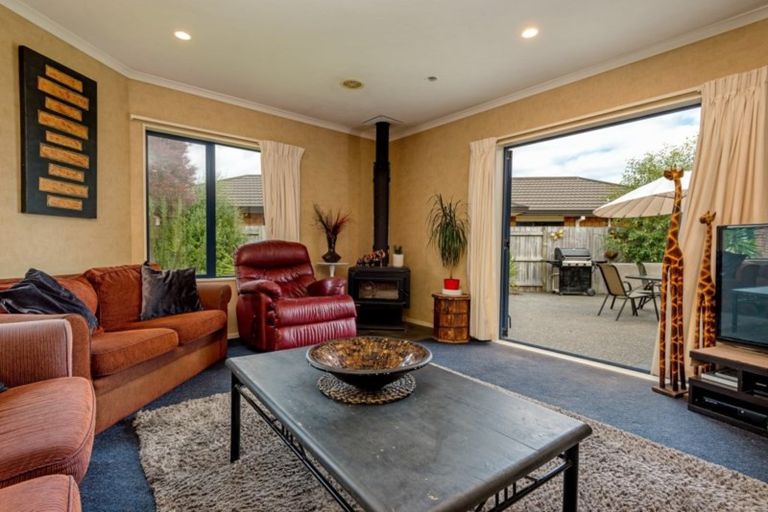 Photo of property in 5 Meridian Grove, Kelvin Grove, Palmerston North, 4414