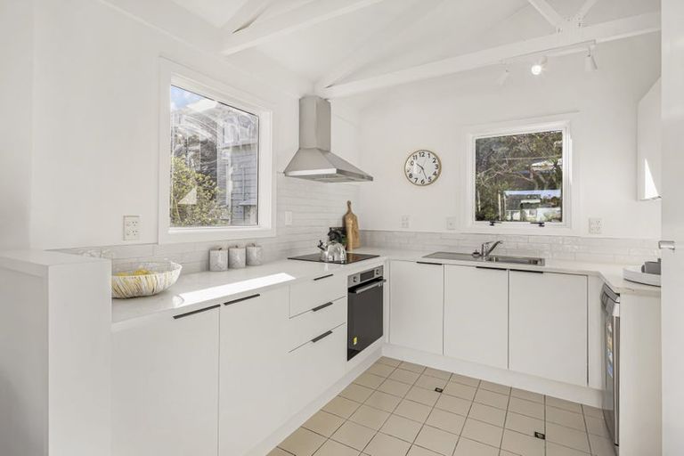 Photo of property in 16a Stafford Street, Mount Victoria, Wellington, 6011