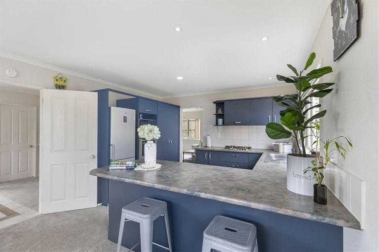 Photo of property in 54 Black Teal Close, Unsworth Heights, Auckland, 0632