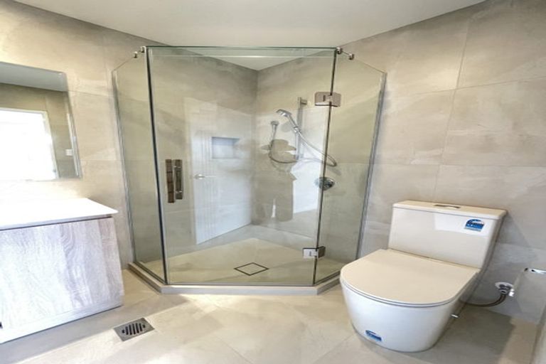 Photo of property in 8/105 Hobsonville Road, West Harbour, Auckland, 0618