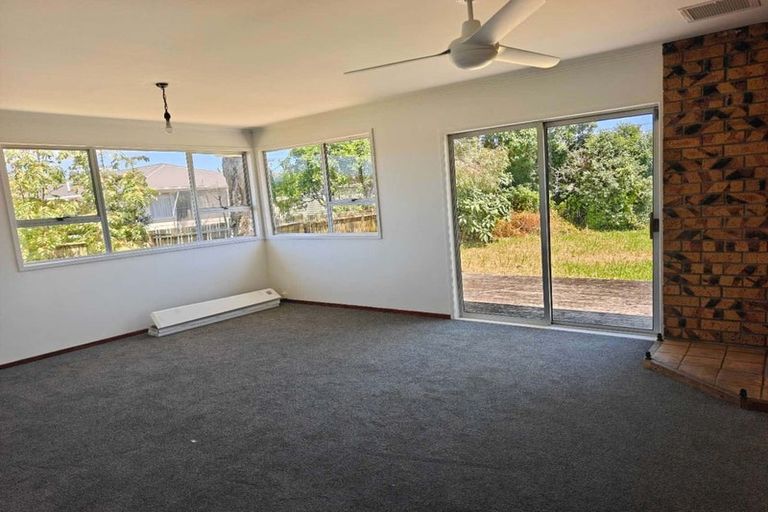 Photo of property in 8 Newham Place, Henderson, Auckland, 0612