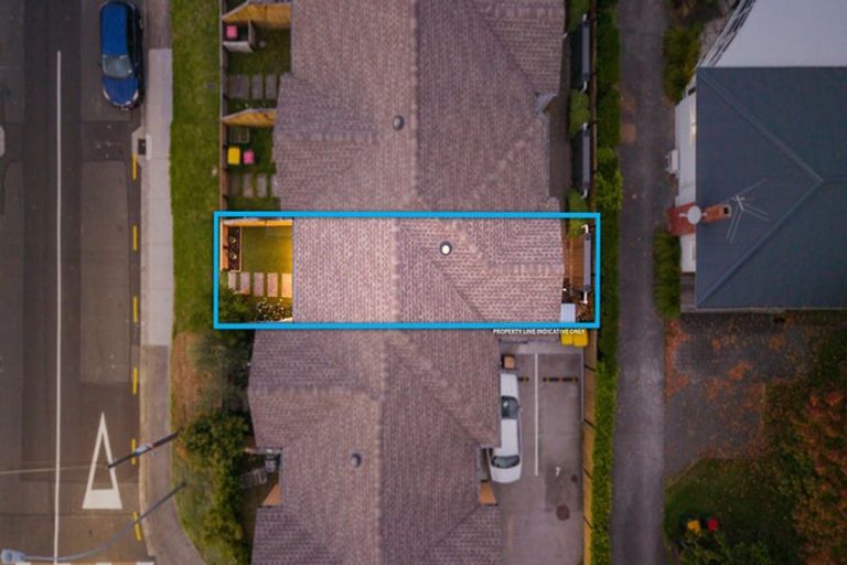 Photo of property in 5/1a Royal View Road, Te Atatu South, Auckland, 0610