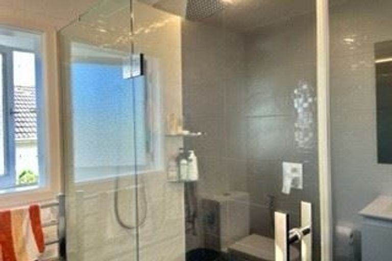 Photo of property in 10 Devon Street, Te Atatu South, Auckland, 0610