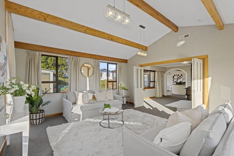 Photo of property in 37 Middlepark Road, Sockburn, Christchurch, 8042