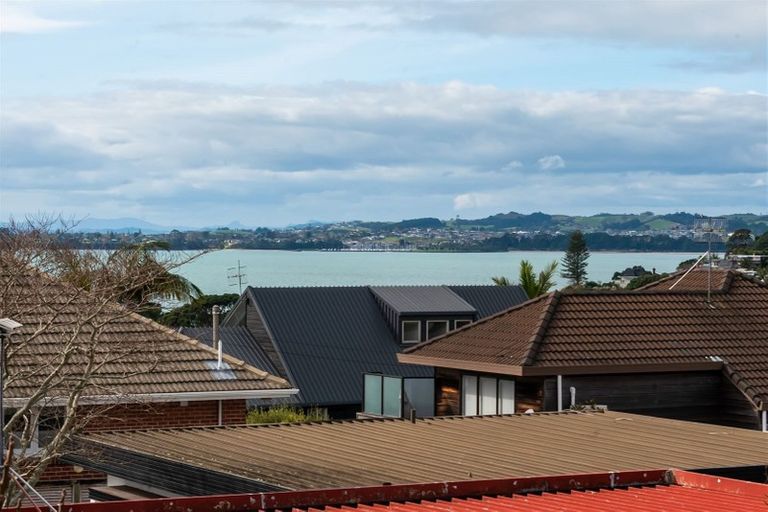 Photo of property in 1/47 Uxbridge Road, Mellons Bay, Auckland, 2014