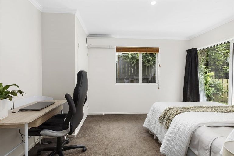 Photo of property in 13c Peterhouse Street, Tawa, Wellington, 5028