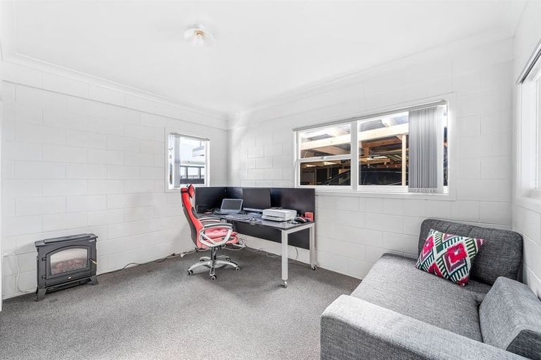 Photo of property in 69 Wade River Road, Stanmore Bay, Whangaparaoa, 0932