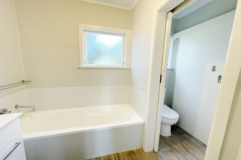 Photo of property in 5 Rondorlyn Place, Manurewa, Auckland, 2102