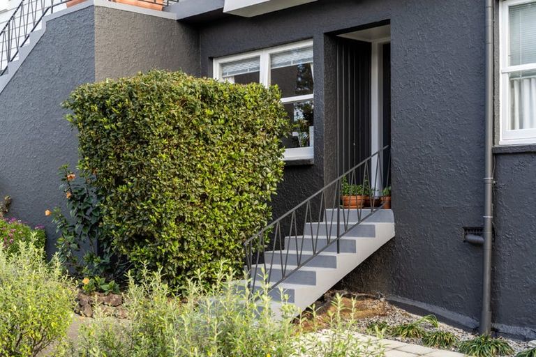 Photo of property in 5b Nea Place, Hillcrest, Auckland, 0627