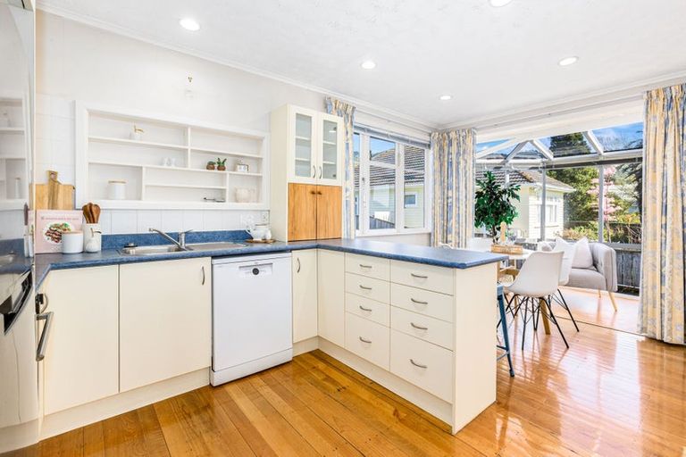 Photo of property in 45a Oxford Street, Tawa, Wellington, 5028