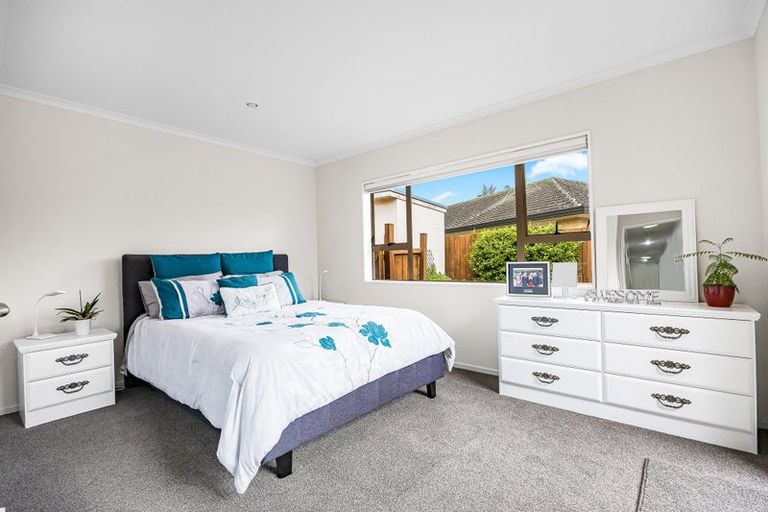 Photo of property in 30 Vermeer Place, West Harbour, Auckland, 0618