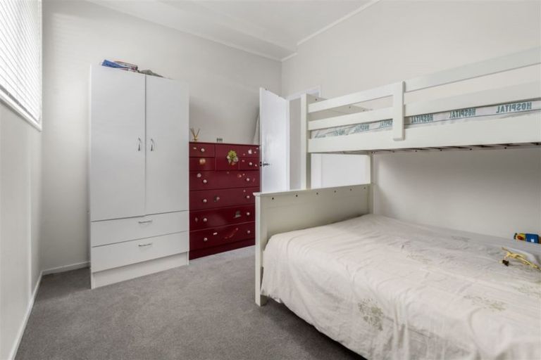 Photo of property in 28 Elizabeth Drive, West Harbour, Auckland, 0618