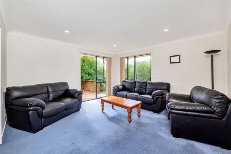 Photo of property in 1 Highfields Terrace, Henderson, Auckland, 0612