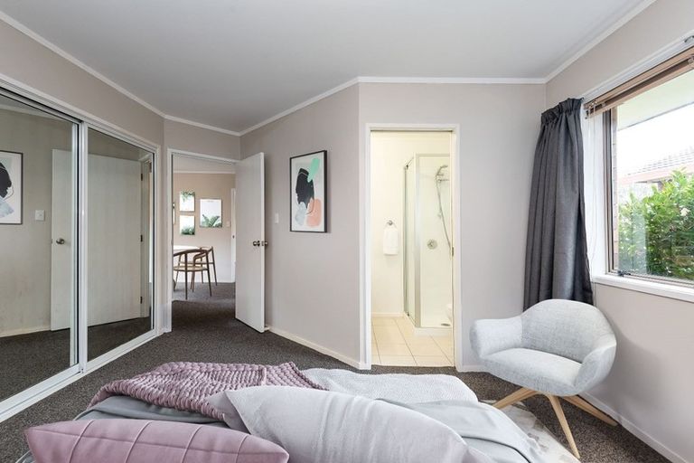 Photo of property in 8 Crescent Hills Court, Northpark, Auckland, 2013