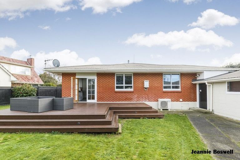 Photo of property in 9 Innes Place, Roslyn, Palmerston North, 4414