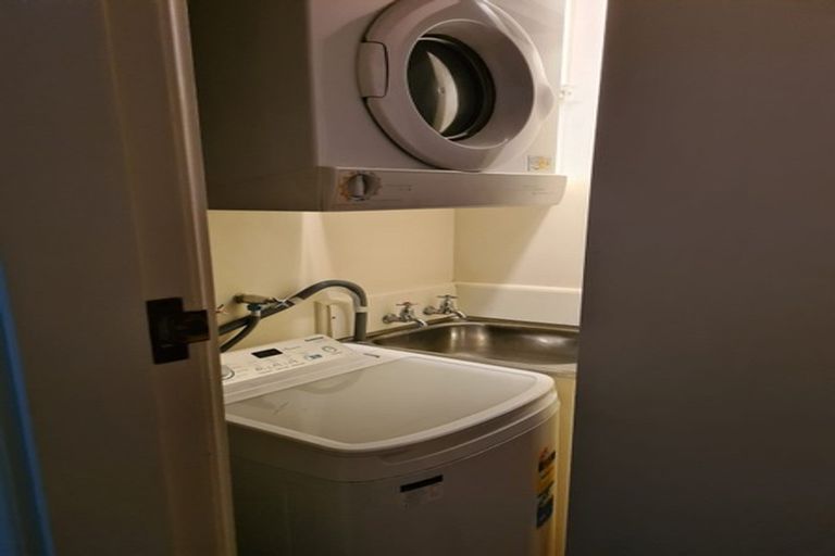 Photo of property in Olympus Flats, 1/280 Oriental Parade, Oriental Bay, Wellington, 6011