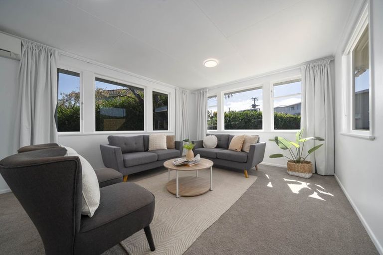 Photo of property in 33 Castor Crescent, Cannons Creek, Porirua, 5024