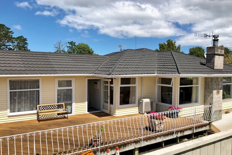 Photo of property in 12 Crystal Avenue, Glendene, Auckland, 0602