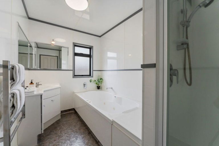 Photo of property in 137 Kenrigg Road West, Kinloch, Taupo, 3377