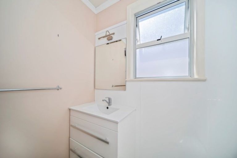 Photo of property in 14 Huatoki Street, Vogeltown, New Plymouth, 4310