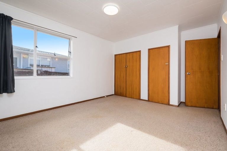 Photo of property in 52 Cockayne Crescent, Sunnynook, Auckland, 0620