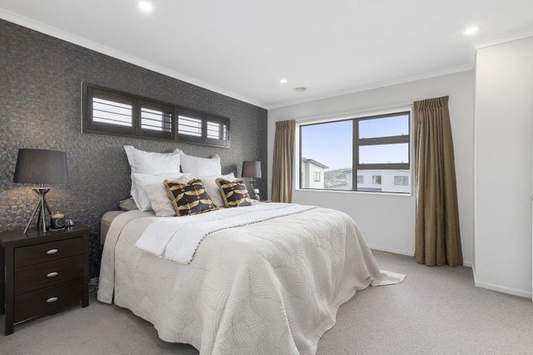 Photo of property in 32 Havana Rise, Grenada Village, Wellington, 6037