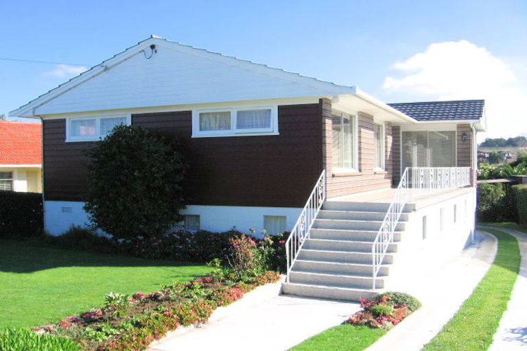 Photo of property in 474 East Coast Road, Windsor Park, Auckland, 0630