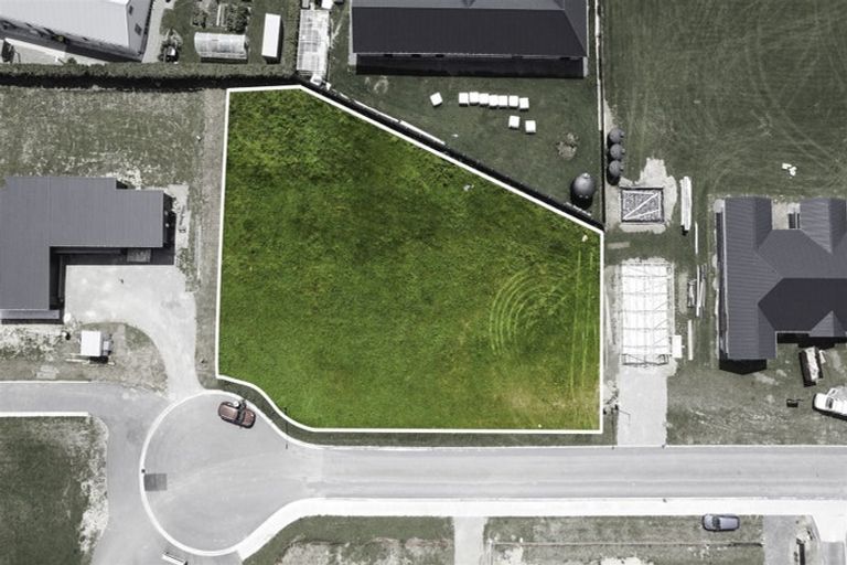 Photo of property in 20 Glenda Place, Seaward Bush, 9812