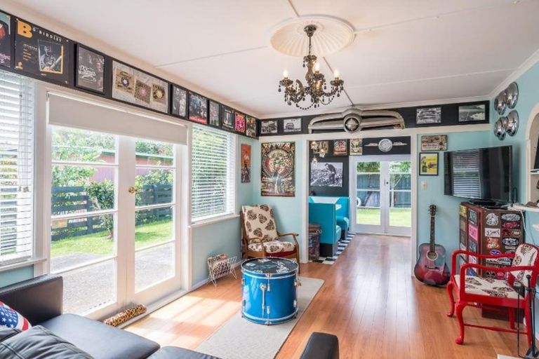 Photo of property in 3 Sunny Glen, Waikanae, 5036