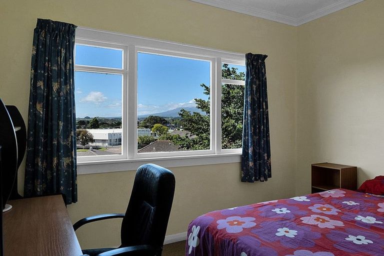 Photo of property in 215 Ngamotu Road, Spotswood, New Plymouth, 4310