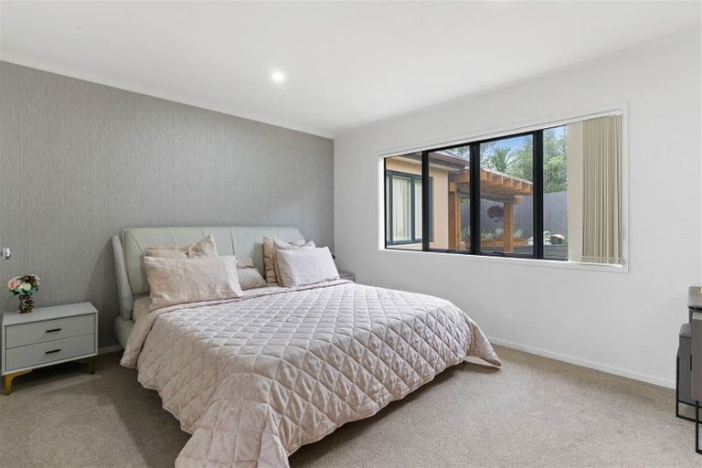 Photo of property in 37 Sonoma Crescent, Oteha, Auckland, 0632
