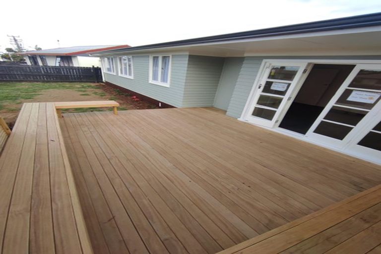 Photo of property in 1/452 Swanson Road, Ranui, Auckland, 0612