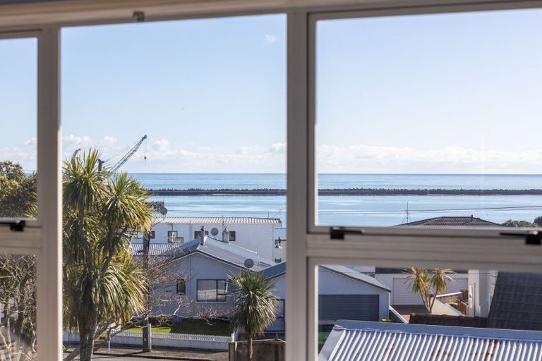 Photo of property in 21 Bayly Road, Moturoa, New Plymouth, 4310