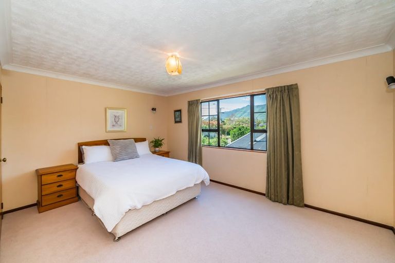Photo of property in 92 Ngaio Road, Waikanae, 5036