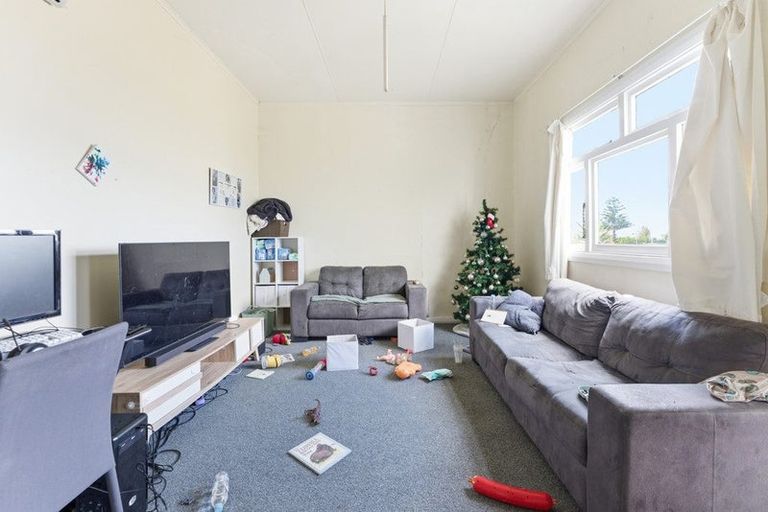 Photo of property in 16 Egmont Street, Castlecliff, Whanganui, 4501