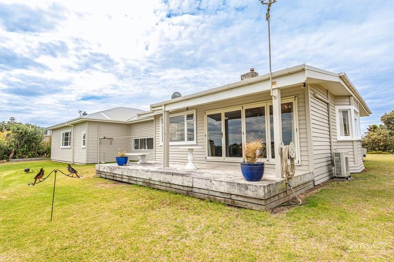 Photo of property in 153 Cornfoot Street, Castlecliff, Whanganui, 4501