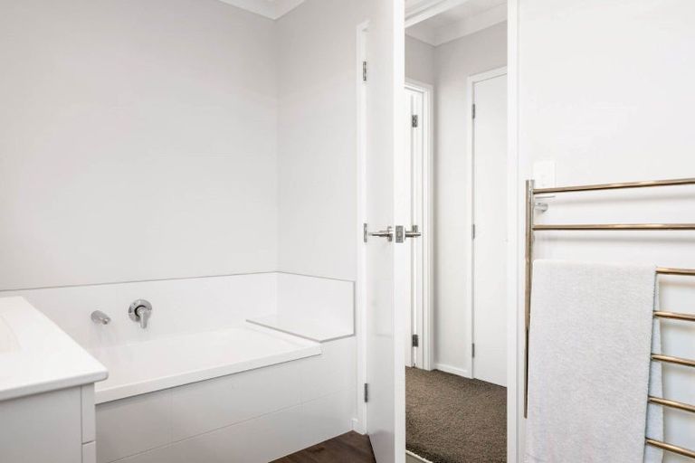 Photo of property in 18b Komata Crescent, Papamoa Beach, Papamoa, 3118