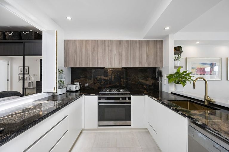 Photo of property in 10/318 Oriental Parade, Oriental Bay, Wellington, 6011